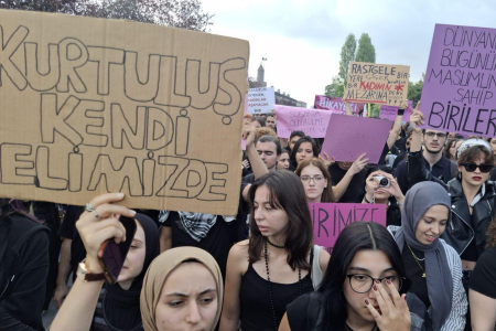 Üniversite topluluklarından kadınlarla yuvarlak masa: ‘Birlikteliğimiz cesaret veriyor’