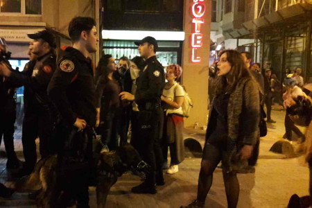 Feminist Gece Yürüyüşüne polis saldırısı