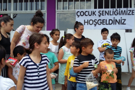 Maltepe’de çocuklara karne hediyesi