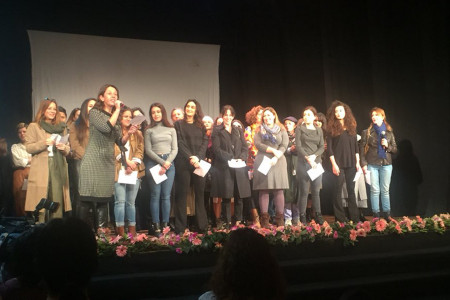 100 kadın 100 replikle sahneye çıktı