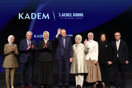 Erdoğan KADEM Genel Kurulu'nda konuştu: İstanbul Sözleşmesini hedef aldı, 'nüfusun azalması savaştan kötü' dedi