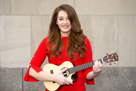 GÜNÜN GÜZELİ: İşitme Engelli Mandy Harvey kas hafızasıyla şarkı söylüyor