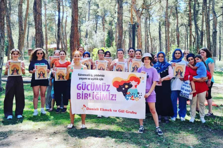 Denizli'de işçi kadınlar Ekmek ve Gül kahvaltısında buluştu