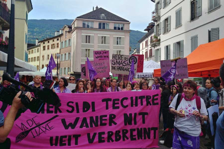 İsviçre’de kadınlar grevde