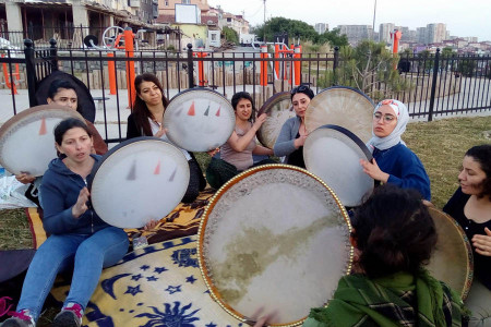 Derneğimizi sahiplenen kız kardeşlerimize söyleyecek sözümüz var