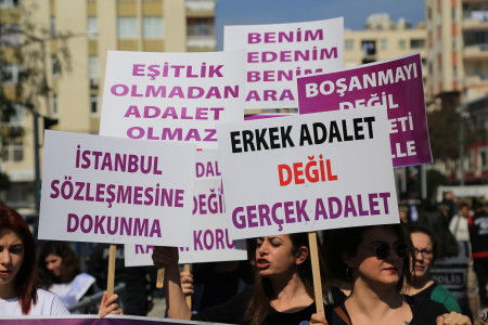 İstanbul Sözleşmesi’nden çıkmak, kadınların canıyla uğraşmaktır