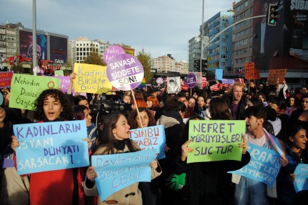 Sermayenin piyonlarına karşı kadınların mücadelesi var