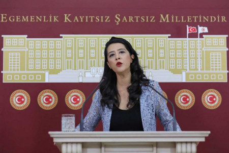 Sevda Karaca, kadın kamu çalışanlarına dair Bakan Işıkhan'a sordu: Kaç tane kreş, emzirme odası, yaz okulu var?