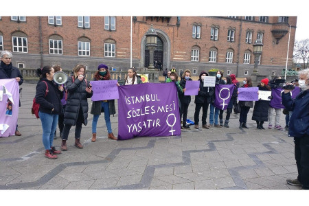 Danimarka’da kadınlardan ‘Vazgeçmiyoruz’ sözüne destek