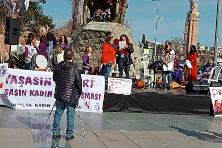 Antalya Kadın Platformu: Örgütlü mücadelemizi büyütmeye devam edeceğiz