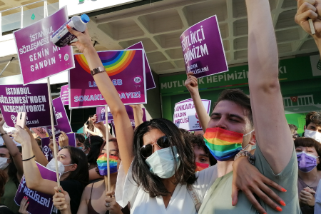 Anayasa komisyonundaki LGBTİ karşıtı açıklamalar tepki çekti: ‘Cinsel kimlik ürolojinin alanı mıdır?’