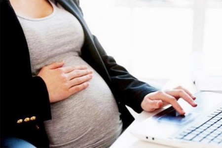 Hamile olduğu için işten çıkarılan sağlıkçılar Meclis gündeminde