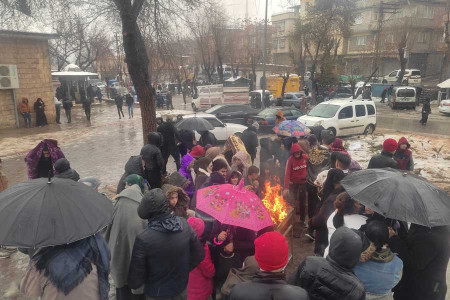 Çadırda soba kurulunca: ‘Anne bak evimiz oldu’