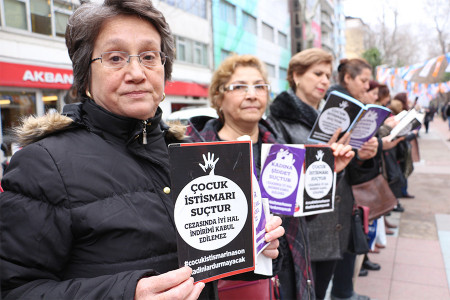 Baba istismarına uğrayan kardeşlerden çağrı: İstismarın üstü kapatılıyor, davamıza sahip çıkın!