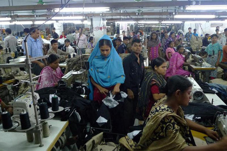 Hindistan’da regl olan tekstil işçisi kadınlara yasa dışı ağrı kesiciler veriliyor