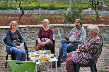 Ukrayna’dan Rize Fındıklı’ya gelen kadınlar: Yakınlarımız için kaygılıyız, savaş son bulsun