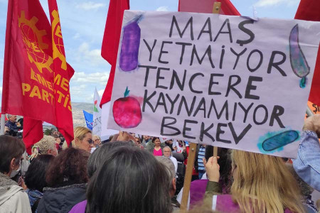 İzmir'de yüzlerce kişi 'Zamlar geri alınsın, ücretlere ek zam yapılsın' dedi