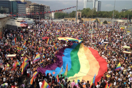 Bir garip mafya özentisi; Kürşat Mican LGBTİ+’lara karşı