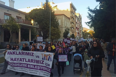 25 Kasım 2024| Ege ve Akdeniz'de kadınlar hakları ve hayatları için sokağa çıktı