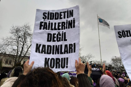 Boşandığı erkeğin ailesi kadına şiddet uyguladı