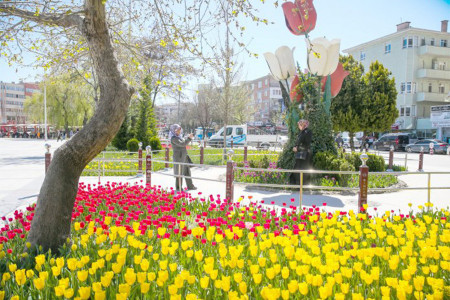 Partileri farklı olsa da kadınların geçim derdi aynı