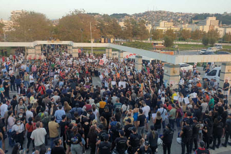 İzmir’de kadınların ortak sesi: İran’da, Türkiye’de, her yerde özgürlük