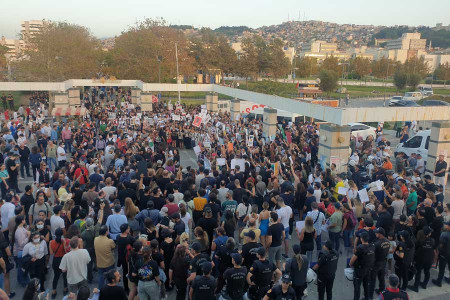 İzmir’de kadınların ortak sesi: İran’da, Türkiye’de, her yerde özgürlük