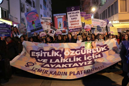 25 KASIM 2022 | İzmir'de kadınlar eşitlik, özgürlük ve laiklik için sokakta