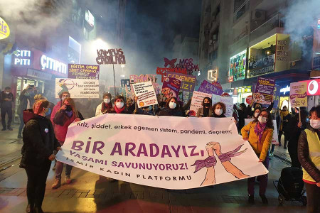 İzmir Kadın Platformu: Bir aradayız yaşamı savunuyoruz