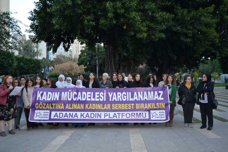 Adana’da kadınlara yönelik operasyon ve gözaltıları protesto edildi