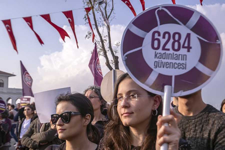 Mor Çatı: Kötü uygulamalara karşı yaptırımın olmaması kadınların hayatını riske atıyor