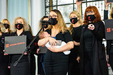 Polonya’da kürtaj yasağı yürürlüğe girecek