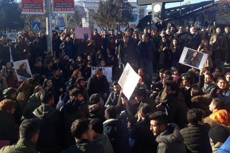 Kayıp Gülistan Doku için eylem yapan arkadaşlarına polis saldırdı