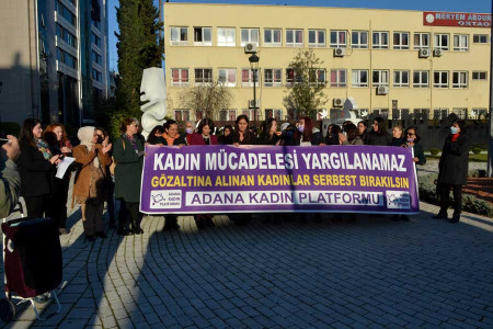 Diyarbakır’da yapılan ev baskınlarında 11 kadın tutuklanırken, 14 kadın adli kontrolle serbest bırakıldı