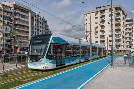 İzmir tramvayda çalışan kadın güvenlik işçileri insani koşullarda çalışmak istiyor