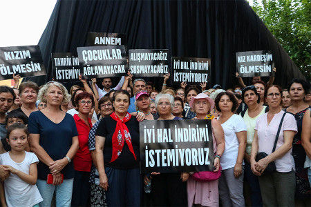 Eskişehir'de bir kadın boşandığı erkeğin satırlı saldırısına uğradı