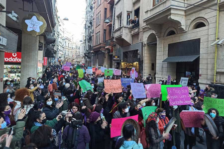 Feminist Gece Yürüyüşü’ne katılan 17 kadının 7 yıl 8 aya kadar hapsi isteniyor