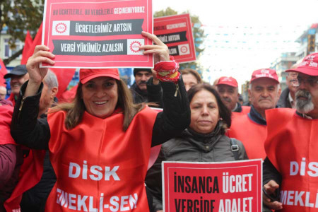 Sağlık işçisi kadınlar Türk-İş’in asgari ücret teklifine sıcak bakmıyor