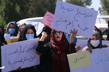 Afgan kadınlar hakları için sokağa çıktı: Korkmayın, korkmayın biz yan yanayız