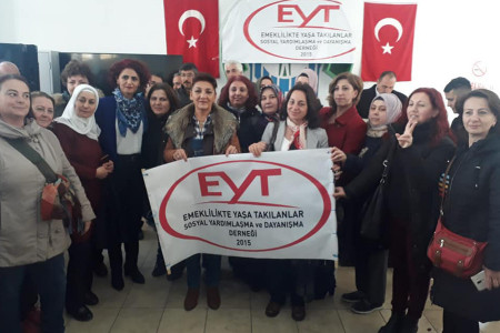 ‘İş bulamıyoruz, emekli olamıyoruz’