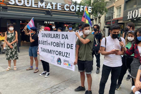 İzmir’de LGBTİ bireyler: Sınırları da LGBTİ+ fobiyi de tanımıyoruz!