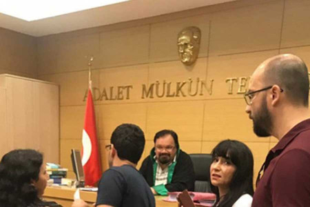 Etek boyuna tutanak tutturan hakime ceza