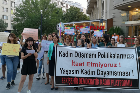 Eskişehir Demokratik Kadın Platformu Gülşen’le dayanışmak için bir araya geldi