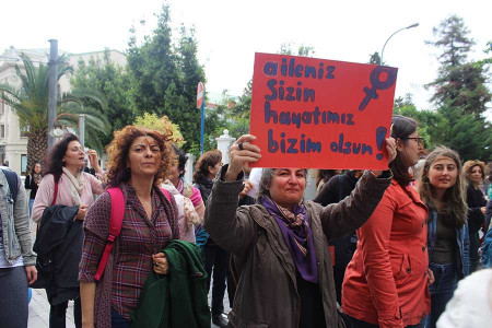 24 saat içinde 2 kadın şiddete uğradı; bir kadın şiddet yüzünden hayatını kaybetti
