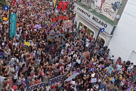 İstanbul’da kadınlar ‘İstanbul Sözleşmesi’ için Tünel’e akın etti: Bizim için bitmedi