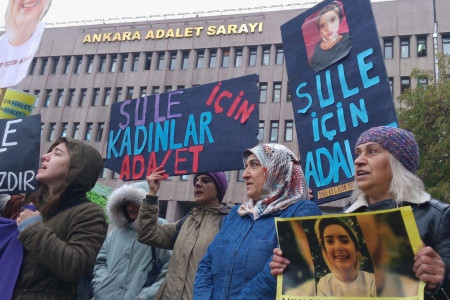 Hakikatin üzerindeki örtüyü kadınlar aralıyor