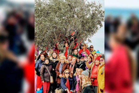 Kuşadası’nda kadınlar kadın cinayetleri ve çocuk istismarına dikkat çekti