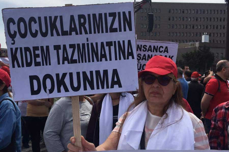 İşçi kadınlar kıdem tazminatının gasbına öfkeli: Çocuğumun tek güvencesi