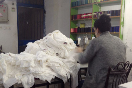 Tekstil işçisi Oya günde 12 saat makine pedalına basıyor