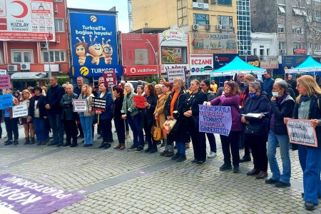 Edremit Kadın Platformu: ‘Kadınların hayatı sizlerin kirli politikalarınıza malzeme olamaz’